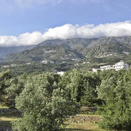 Perivolos Bed & Breakfast