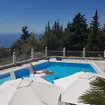 Bed and Breakfast Perivolos 4*