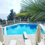 Perivolos Bed and Breakfast 4*